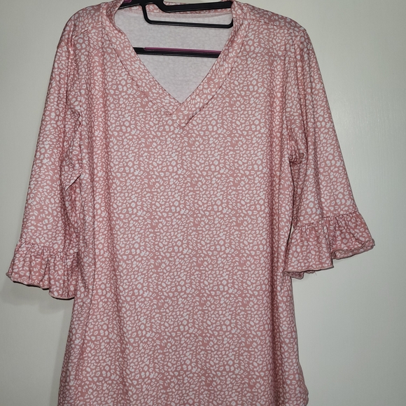 Elegant Pink Patterned V-Neck Blouse - Picture 2 of 8